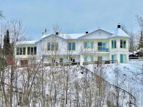 Full Chalet - 6 Bdrm Private / Beachfront / Kayaks